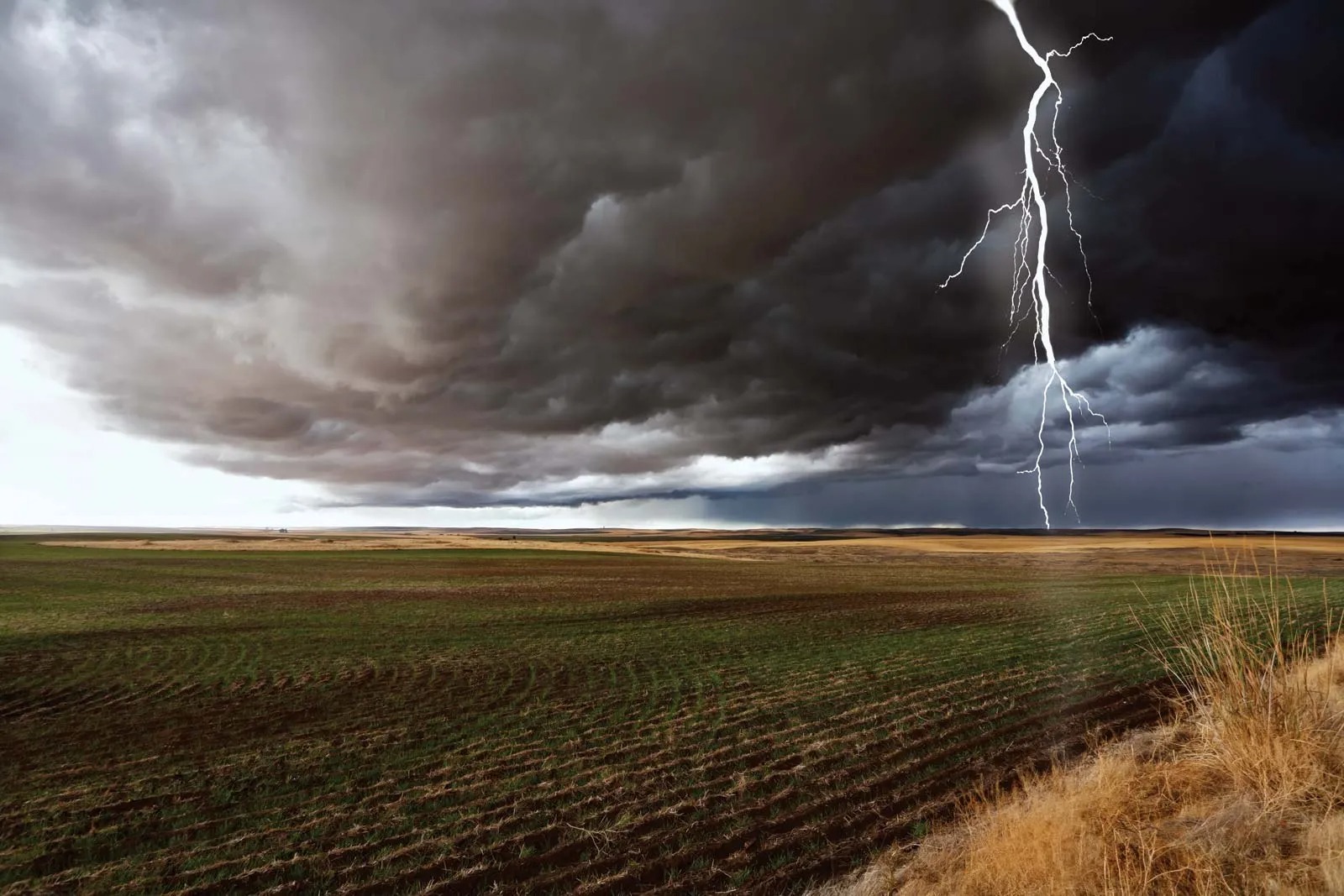 Top 3 fenomene meteo extreme care au surprins România în ultimii ani
